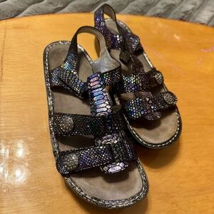 Alegria Kleo Zesty Iridescent Leather Rhinestone Gladiator Sandal Womens Size 41